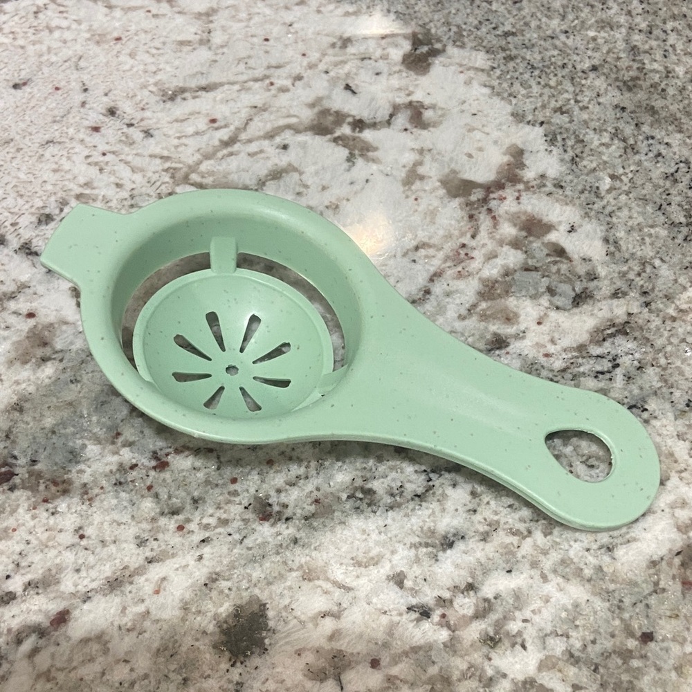 NWOT Egg Separator in Light Green